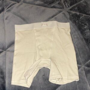SKIMS cotton ribbed boxer shorts never worn. In perfect condition condition!